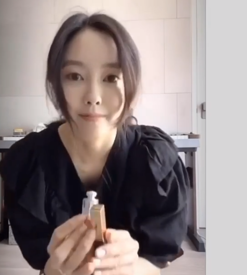 论一个美女是怎样打扮出来的?